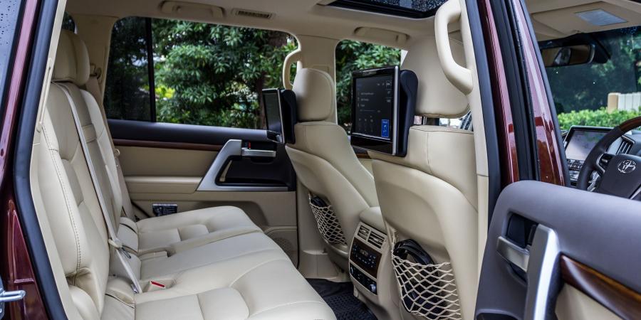 Интерьер Toyota Land Cruiser 200 Sahara (UZJ200) 2015 года  (AU) (фото 17 из 23)